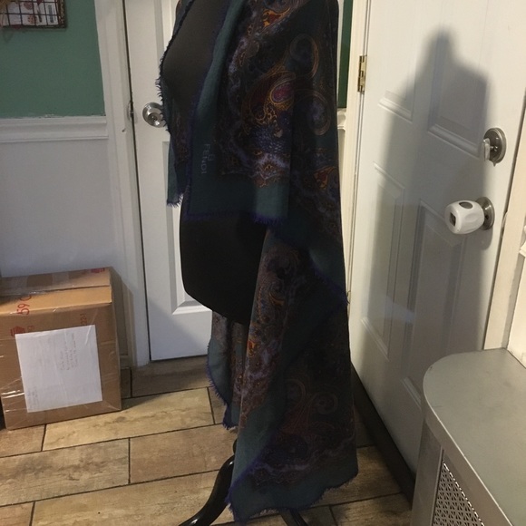 Fendi XXL scarf 🧣 - Picture 2 of 6